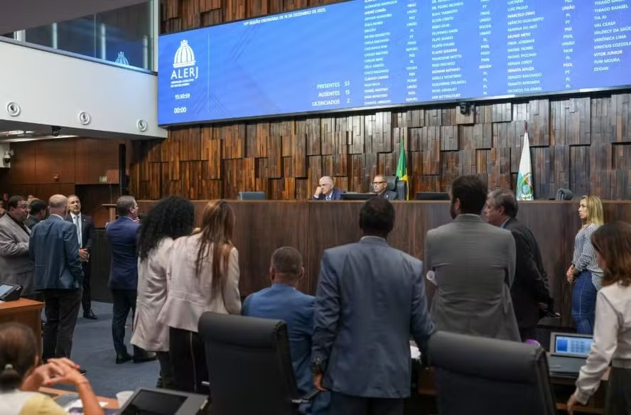 Alerj derruba veto de Castro e recria a gratificação Faroeste para policiais civis