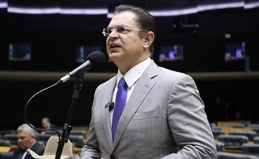 Sóstenes e Jordy, ambos do PL, são alvos de operação por desvio de cotas parlamentares