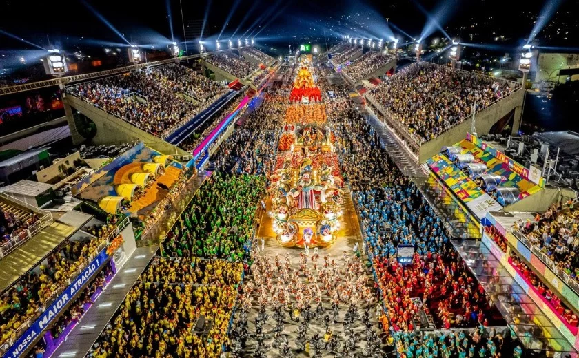 Lula na Sapucaí é arte ou comício fora de hora?