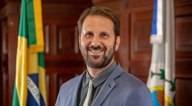 O esquema salarial no RJ: deputado Flávio Serafini revela detalhes do “assalto” aos servidores