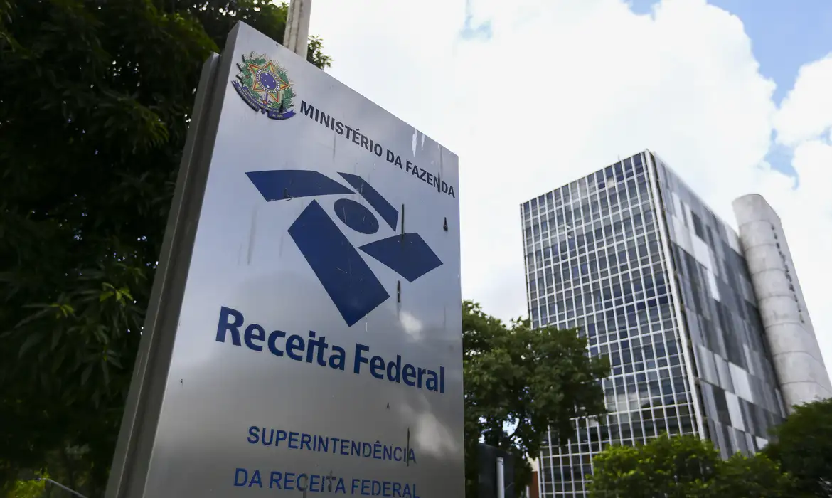 Receita federal arrecada R$ 278 bilhões e bate recorde histórico em abril