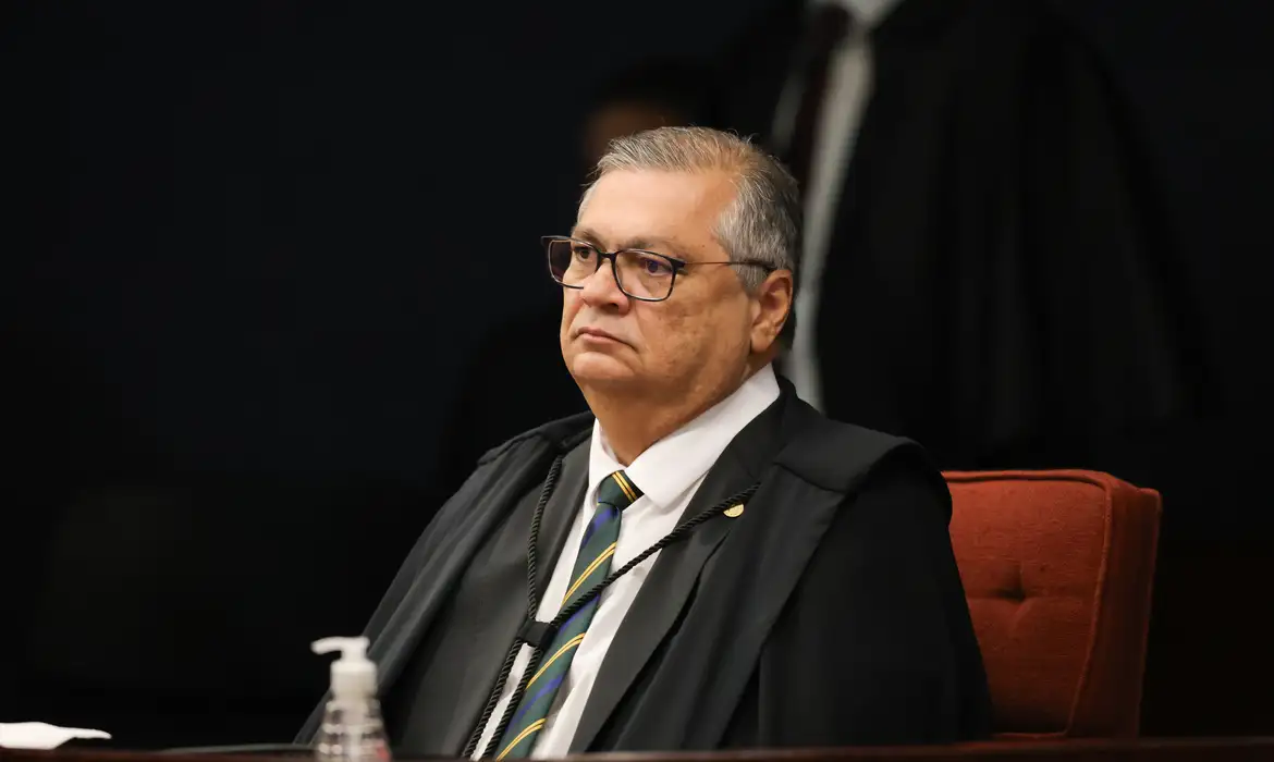 Dino autoriza PF a acessar dados de investigação sobre produtora de cinebiografia de Bolsonaro