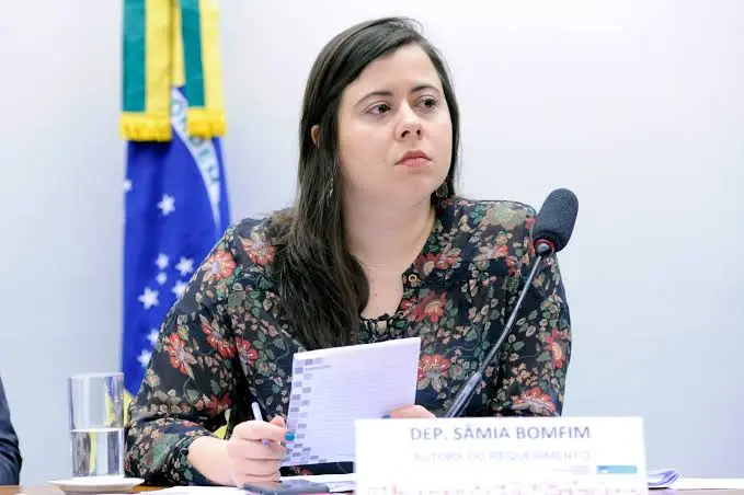Sâmia Bonfim reconhece exagero em decisão de Dias Toffoli contra Renan Santos