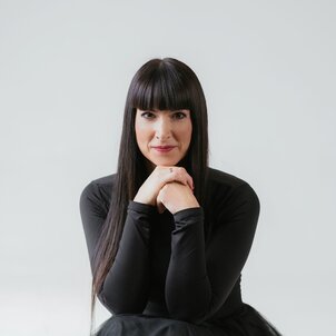Dr.  Linda Szijjártó