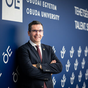 Prof. Dr.  Kovács  Levente 