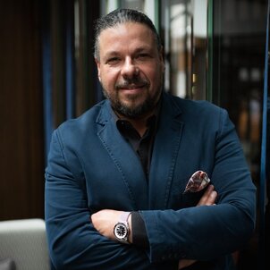 Dr. Zárug Péter  Farkas
