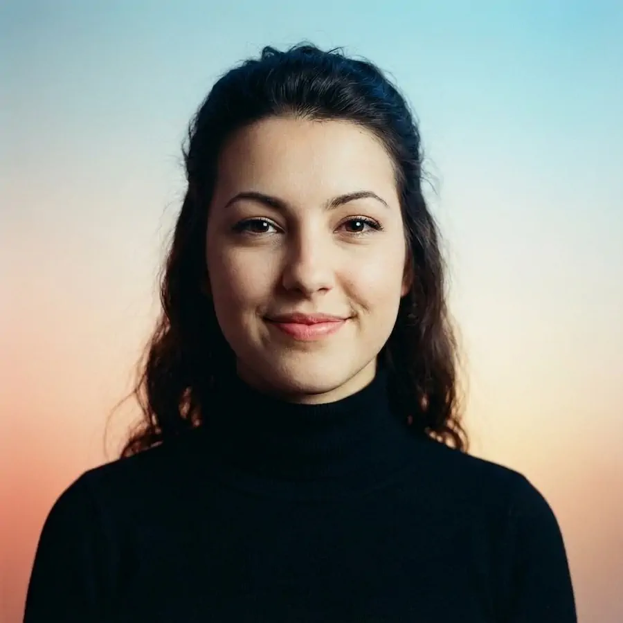 Gradient Studio Portrait portrait example with a woman