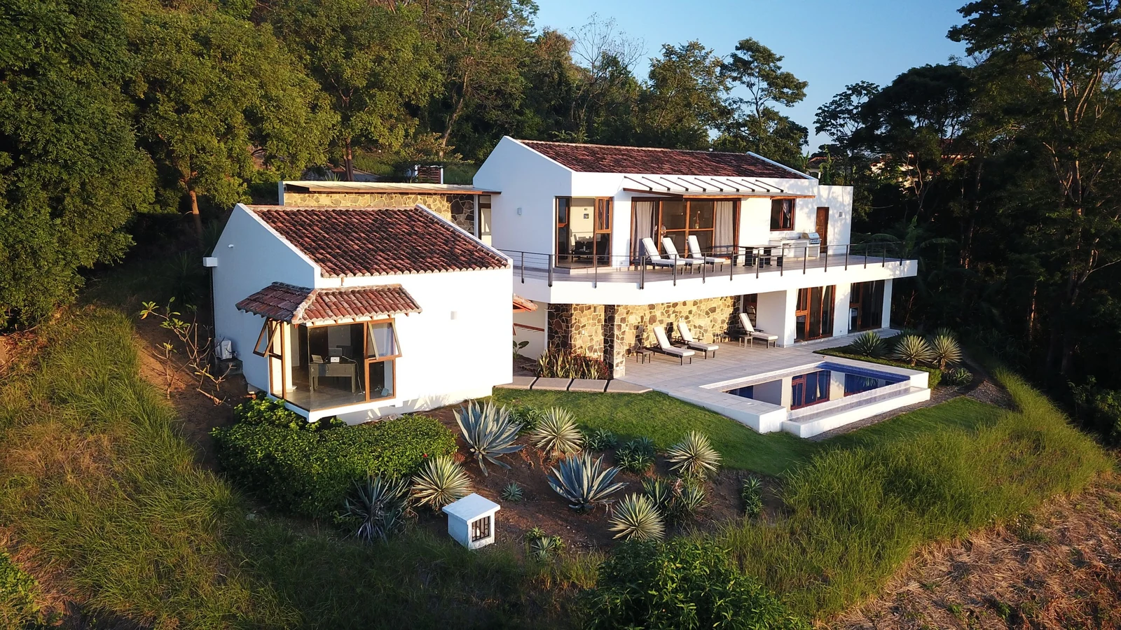 New Architectural Beauty Infinity Pool Ocean Views - Houses for Rent in Tola, Nicaragua - Image 1