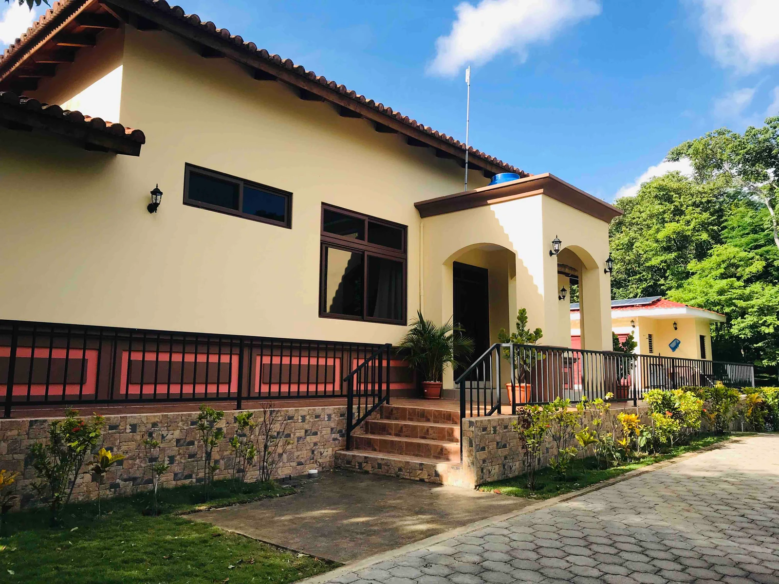 Casa Borealis (Offgrid Luxury) - Houses for Rent in Tola, Departamento de Rivas, Nicaragua - Image 1