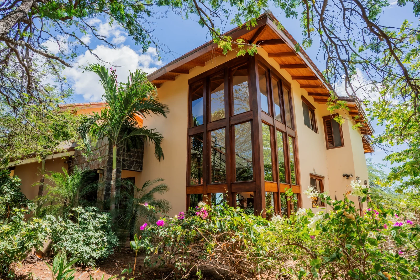 Gardeners Reward 5br right at Pangas Drop break - Villas for Rent in Rivas, Rivas, Nicaragua - Image 1