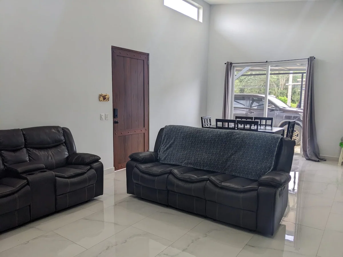 Big 3BR/2BA in Quepos, 5k to Nat'l Park & Beaches - Houses for Rent in Quepos, Puntarenas Province, Costa Rica