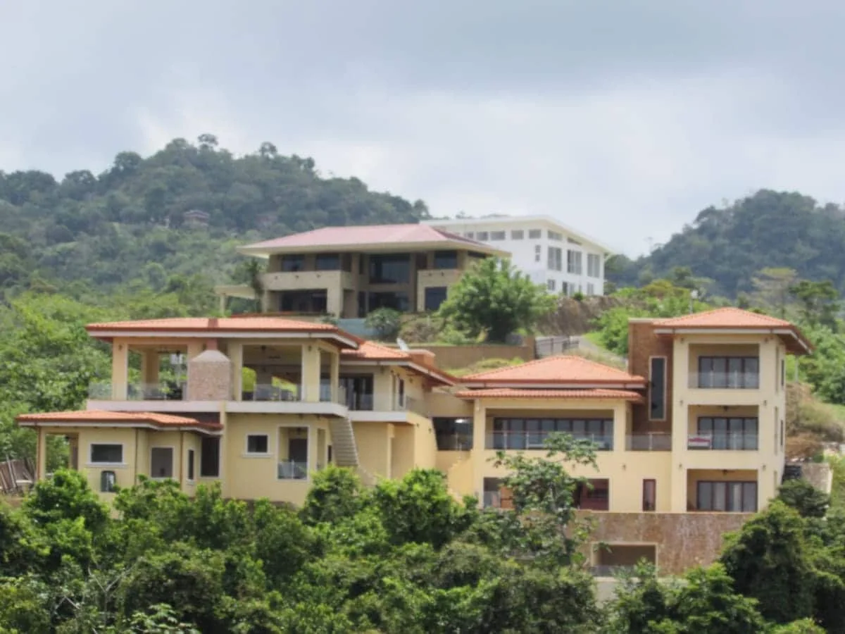 Jaco Villa with Infinity Pool & Grotto - Villas for Rent in Playa Hermosa, Provincia de Puntarenas, Costa Rica - Image 1