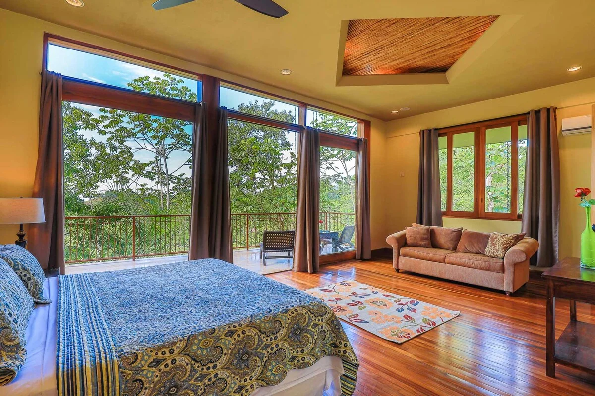 Family oasis w/ big pool in Manuel Antonio jungle - Villas for Rent in Quepos, Provincia de Puntarenas, Costa Rica