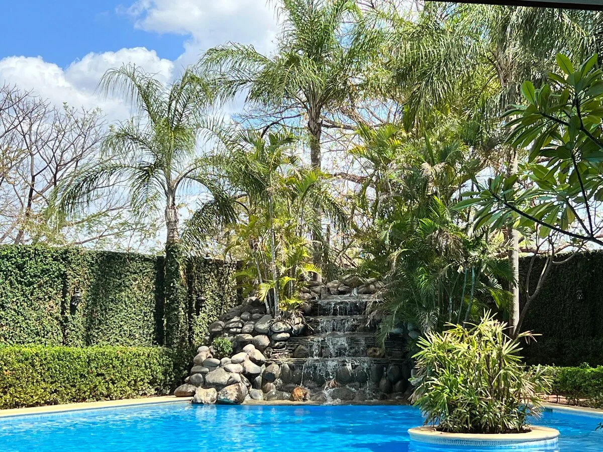 Stylish Langosta Escape•Walk to Beach & Tamarindo — 2 bedroom vacation rental in Playa Langosta