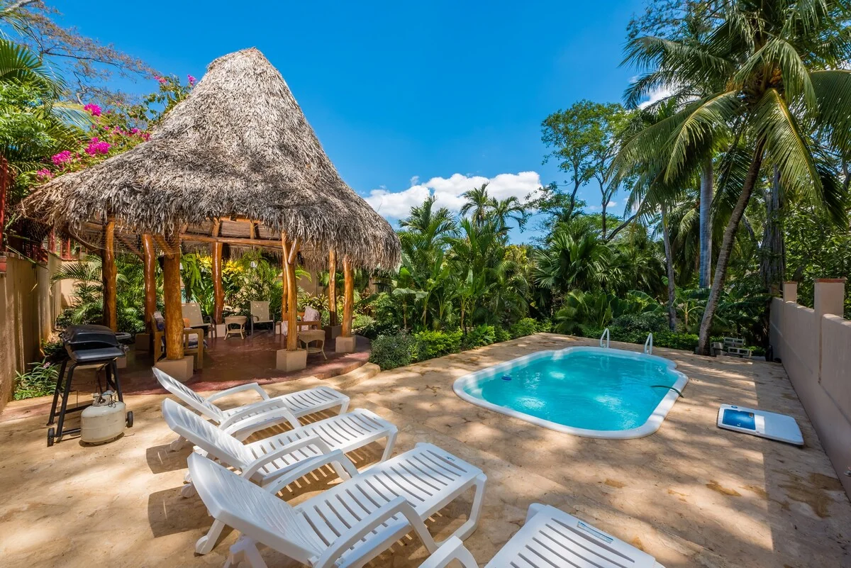 Charming Apt with Pool, at Tamarindo Beach. — 2 bedroom vacation rental in Playa Langosta