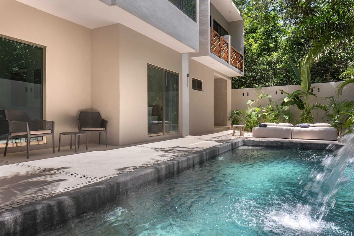 6BR Villa