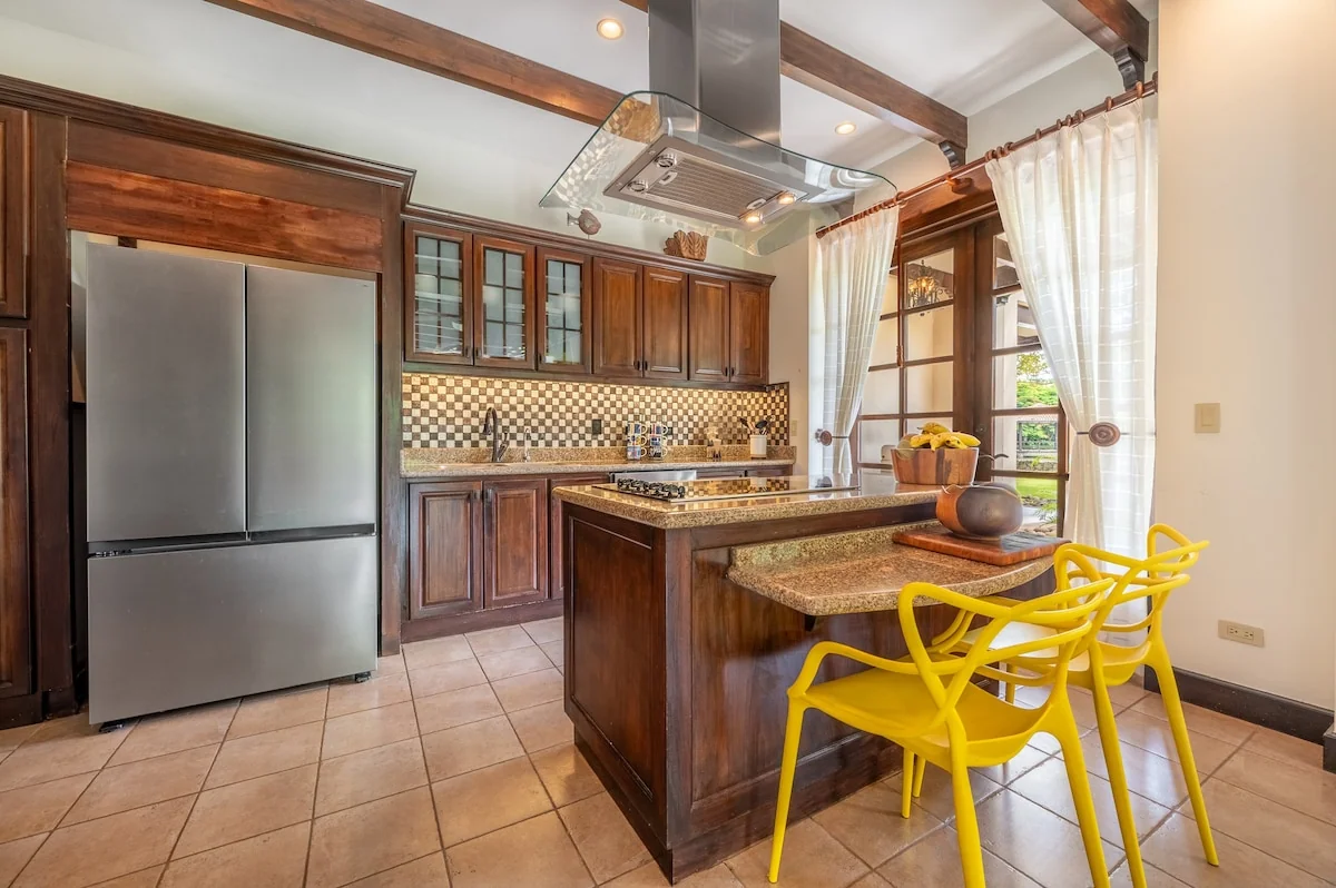 Lagos Estate, lake view, pool, 5 min to beach — 3 bedroom vacation rental in Hacienda Pinilla