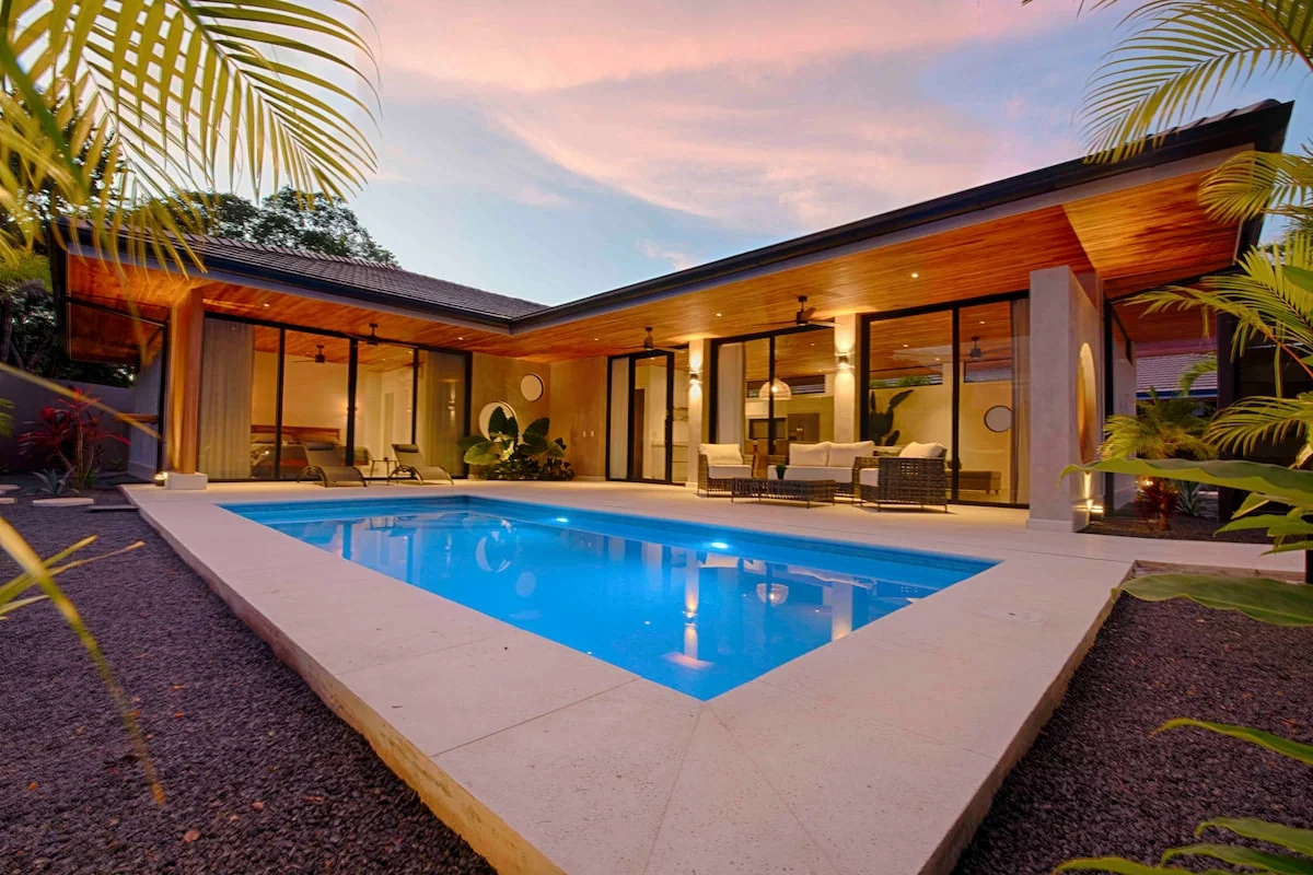 Luxury Villa~Private Pool ~3BDR~Walk to beach — 3 bedroom vacation rental in 