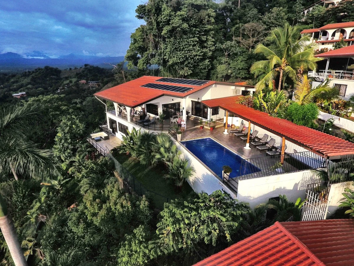 Villa Macaw Luxury 5 Bdrm, Pool Sunset Ocean Views