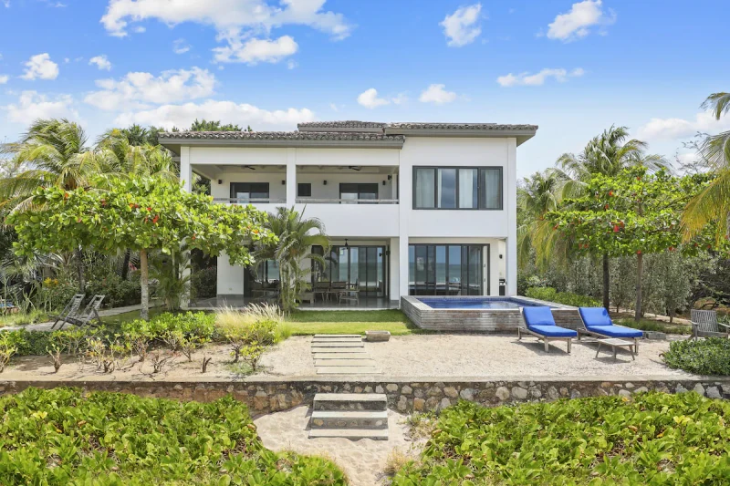 Iguana Beach House: Beachfront House with Pool - Houses for Rent in Tola, Rivas, Nicaragua