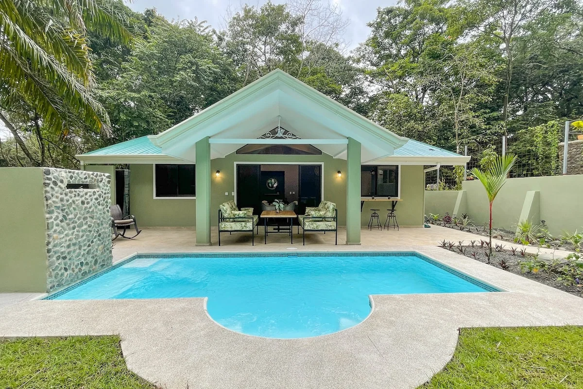 Cozy house with privat pool and jacuzzi — 2 bedroom vacation rental in Quepos