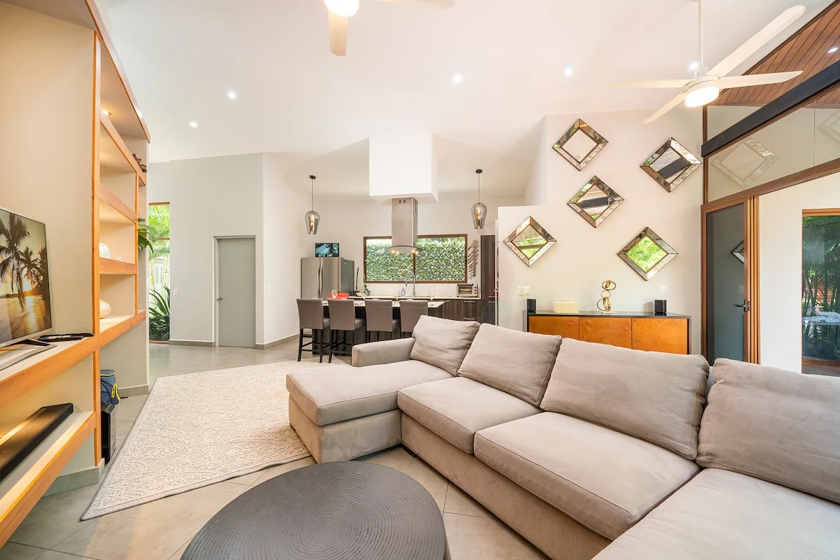 40% OFF Lux 3BR Pool & Daily Service Walk to Beach — 3 bedroom vacation rental in Playa Langosta