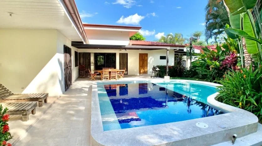 Private Lush Gem in heart of Jaco with Large Pool - Houses for Rent in Jaco, Provincia de Puntarenas, Costa Rica - Image 1