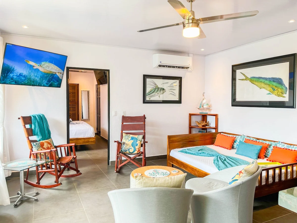Ocean View Rooftop Private Pool 2 Bed MA Downtown - Houses for Rent in Quepos, Puntarenas Province, Costa Rica