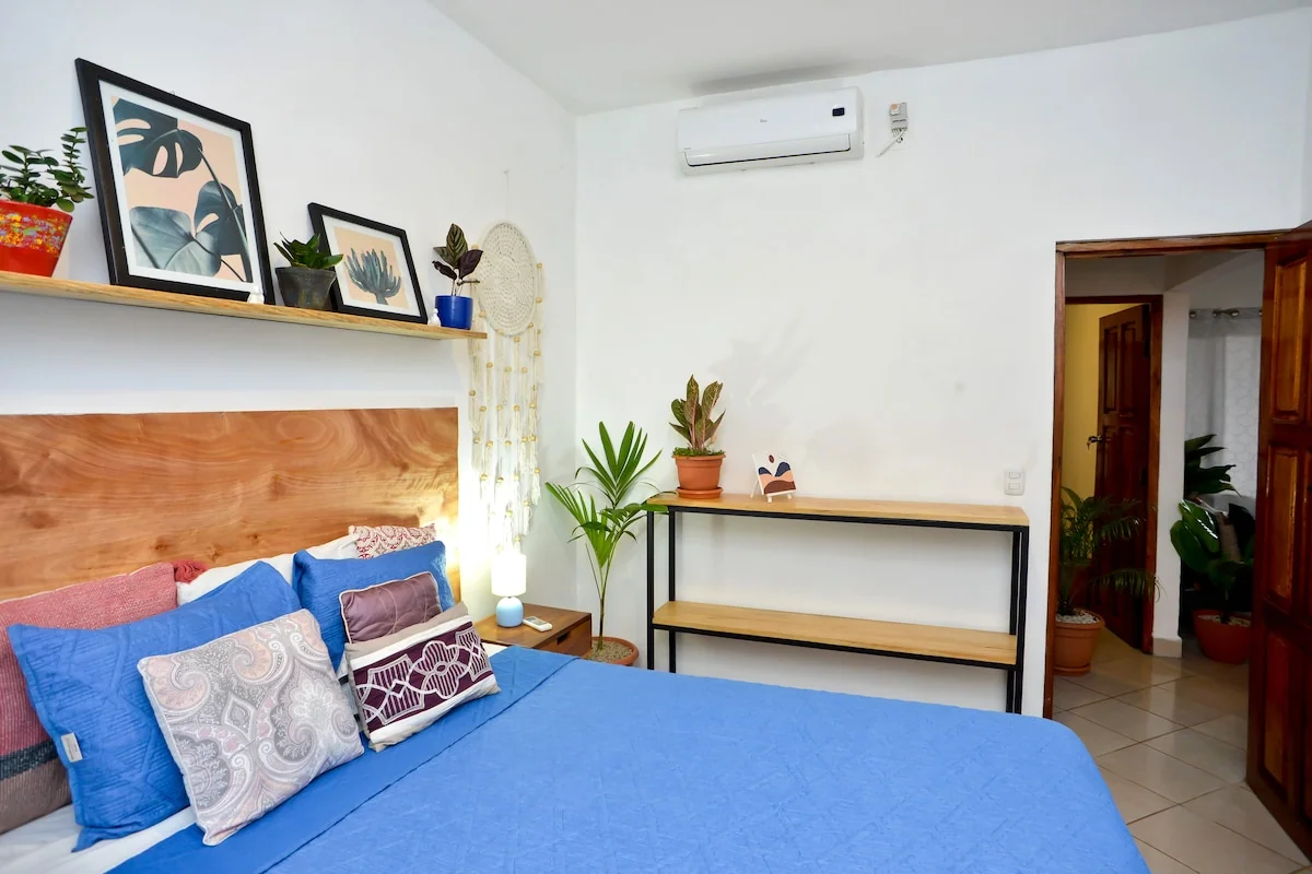 2 Queen Suite w/parking near La Calzada + 100 MB Wi-Fi - Townhouses for Rent in Granada, Granada, Nicaragua