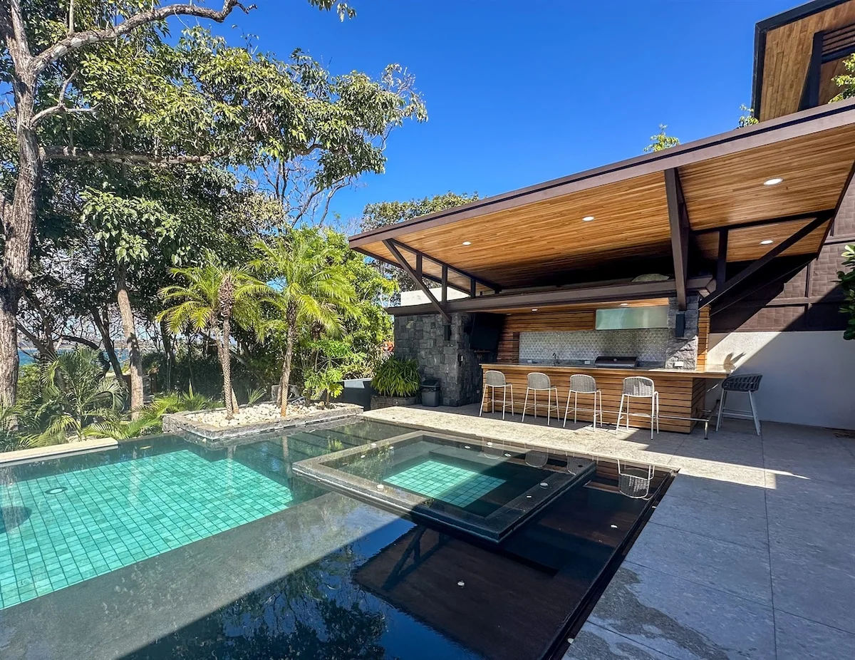 Luxe Oceanfront Villa, Private Pool & Beach Access - Villas for Rent in Tamarindo, Provincia de Guanacaste, Costa Rica