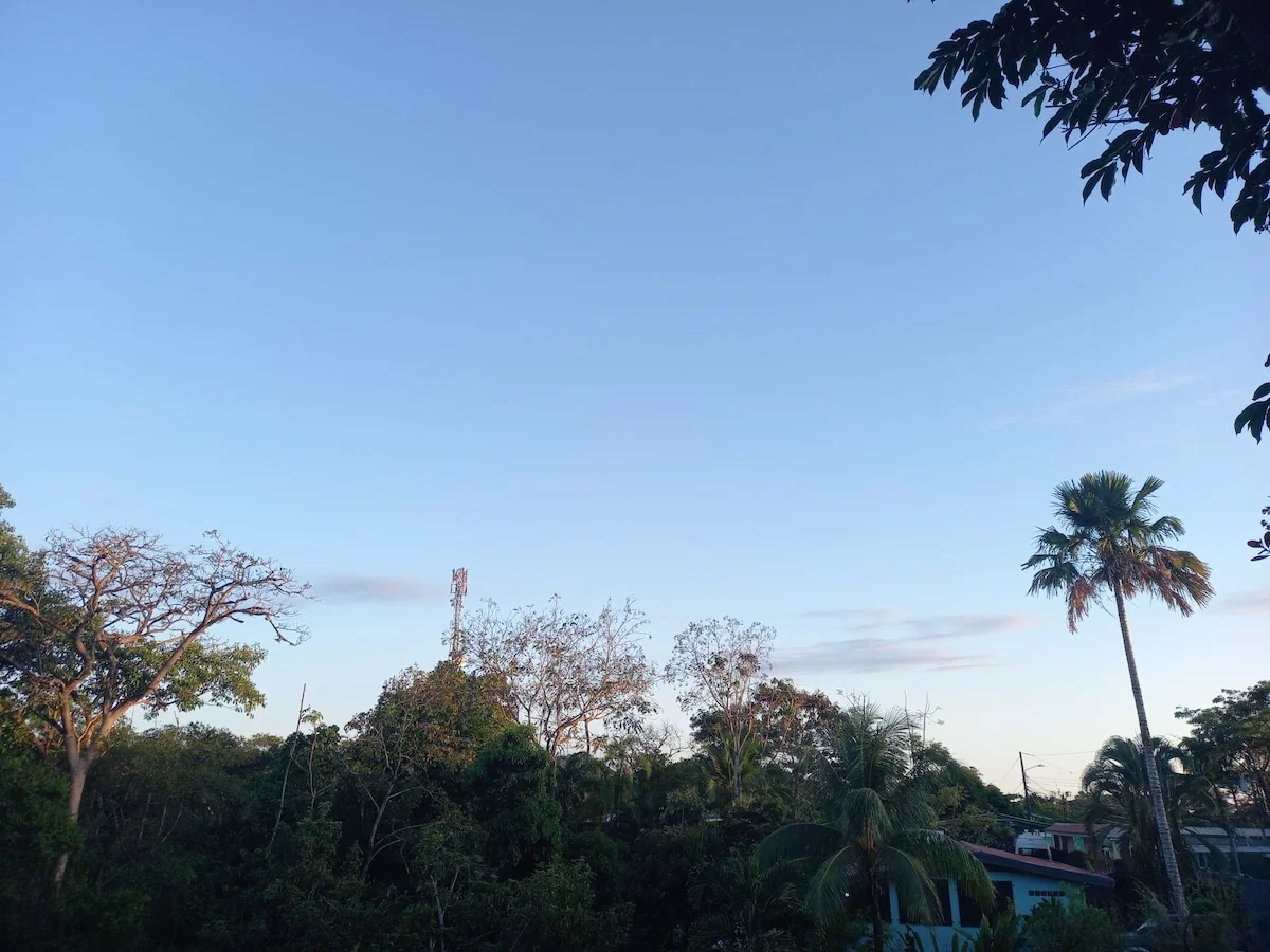 comfortable, single-story white house. - Houses for Rent in Quepos, Puntarenas Province, Costa Rica