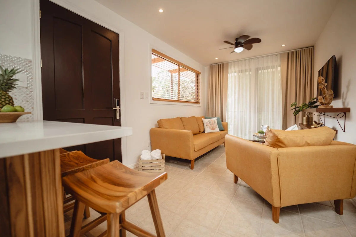Designer condo near stores/cafes/NatPark, beaches - Apartments for Rent in Quepos, Provincia de Puntarenas, Costa Rica