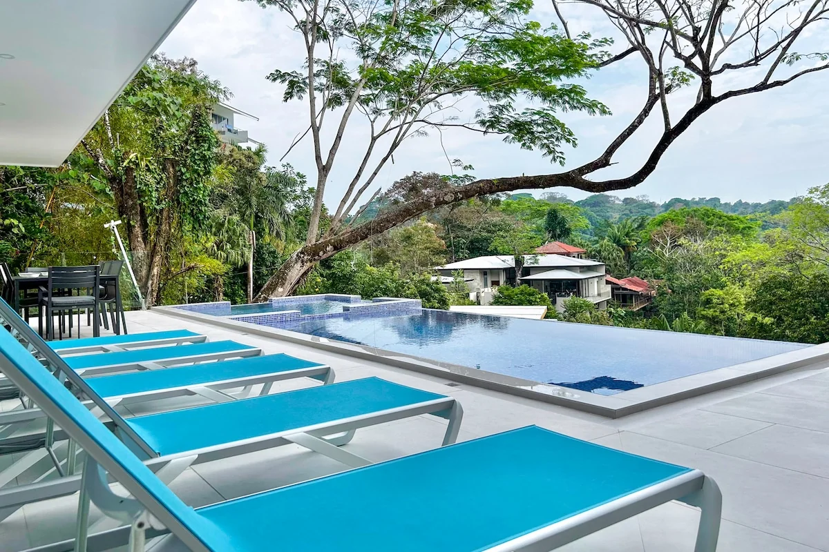 5 BDRM Jacuzzi Pool and view. Central MA - Houses for Rent in Quepos, Puntarenas Province, Costa Rica