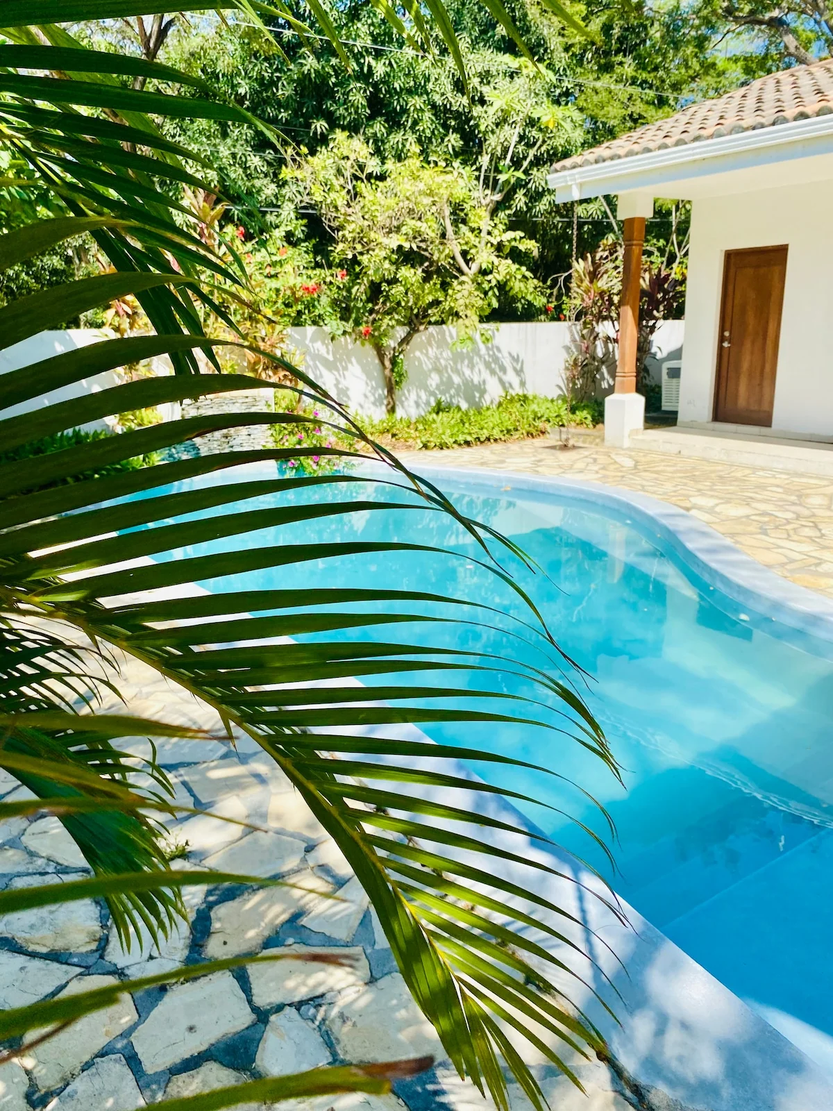 Surf House, 3 bedroom 2 min walk to Playa Colorado - Image 1