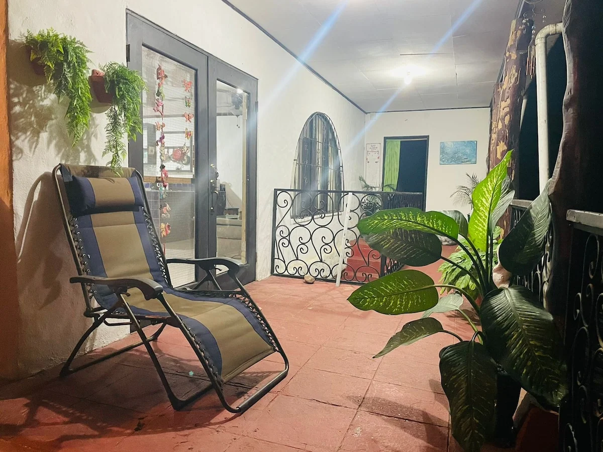 Steps from Manuel Antonio National Park. — 2 bedroom vacation rental in Manuel Antonio