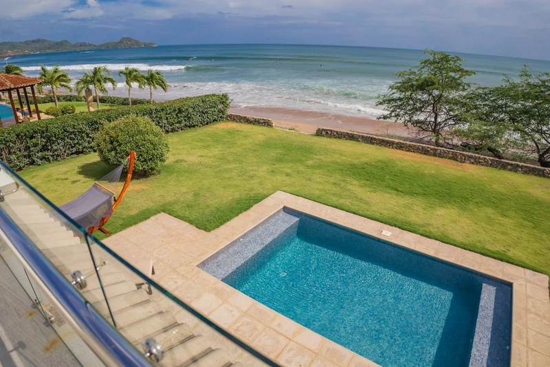 Window to the Waves: Colorados Surf Break (max 6)