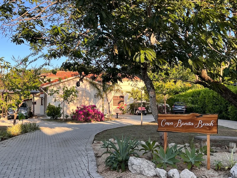 Villa w/Private Pool & Slide - 5 Min Walk to Beach - Houses for Rent in Tamarindo, Guanacaste, Costa Rica