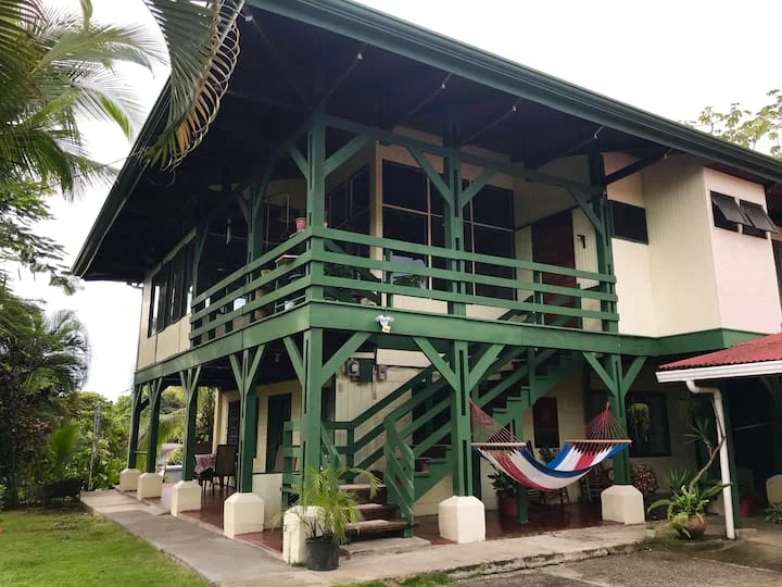 Tropical/comfy bungalow at Manuel Antonio center - Houses for Rent in Manuel Antonio, Puntarenas, Costa Rica
