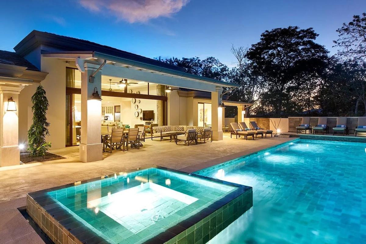 Luxury Oceanfront Offering In Gated Community - Villas for Rent in Tamarindo, Provincia de Guanacaste, Costa Rica