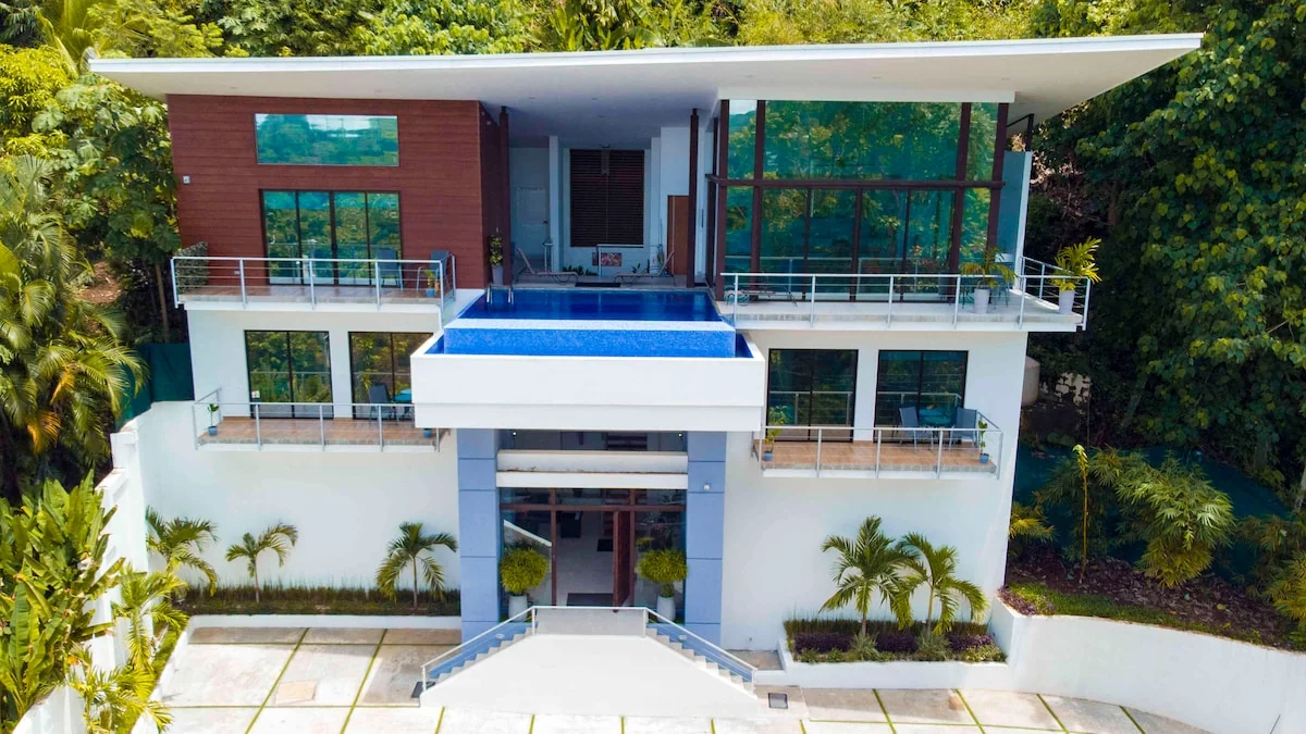 Private Luxury Home for 10 people.