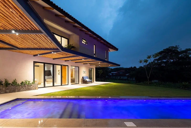 Beach walk House 6 BR,  Beach Club membership. - Houses for Rent in Tamarindo, Provincia de Guanacaste, Costa Rica