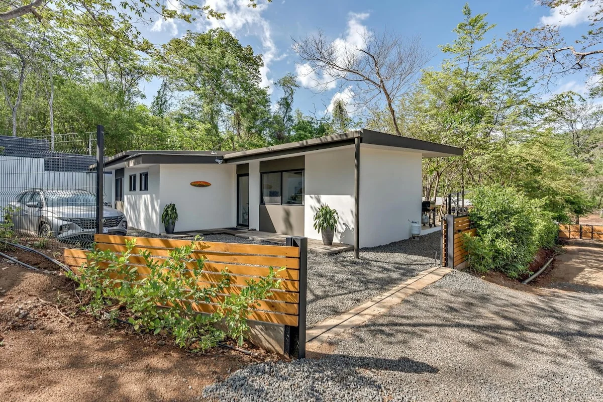 Modern Jungle Oasis Minutes From Tamarindo Beach — 2 bedroom vacation rental in Tamarindo