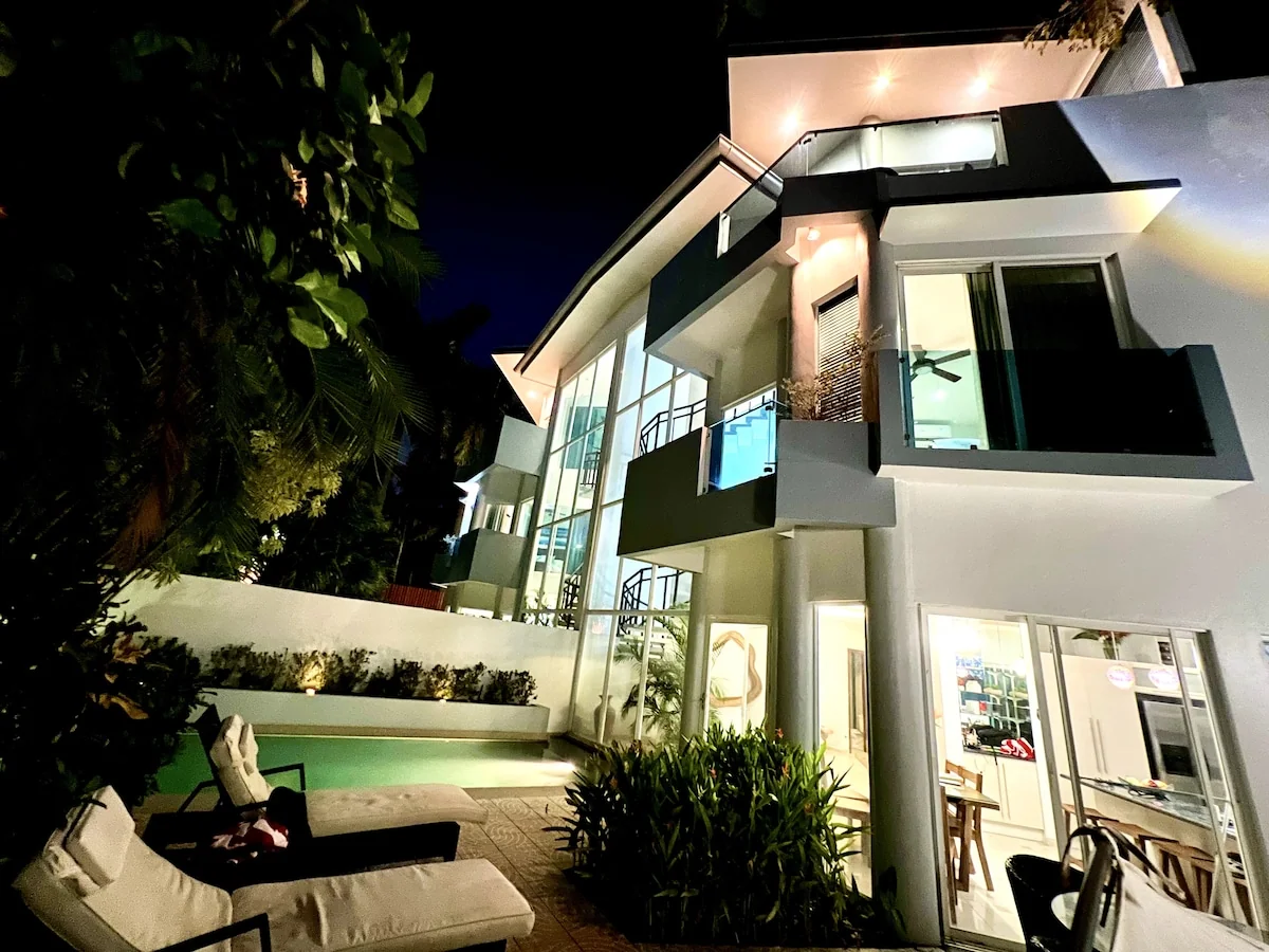 Casa Puesta del Sol Villa 2 — 4 bedroom vacation rental in Playa Langosta
