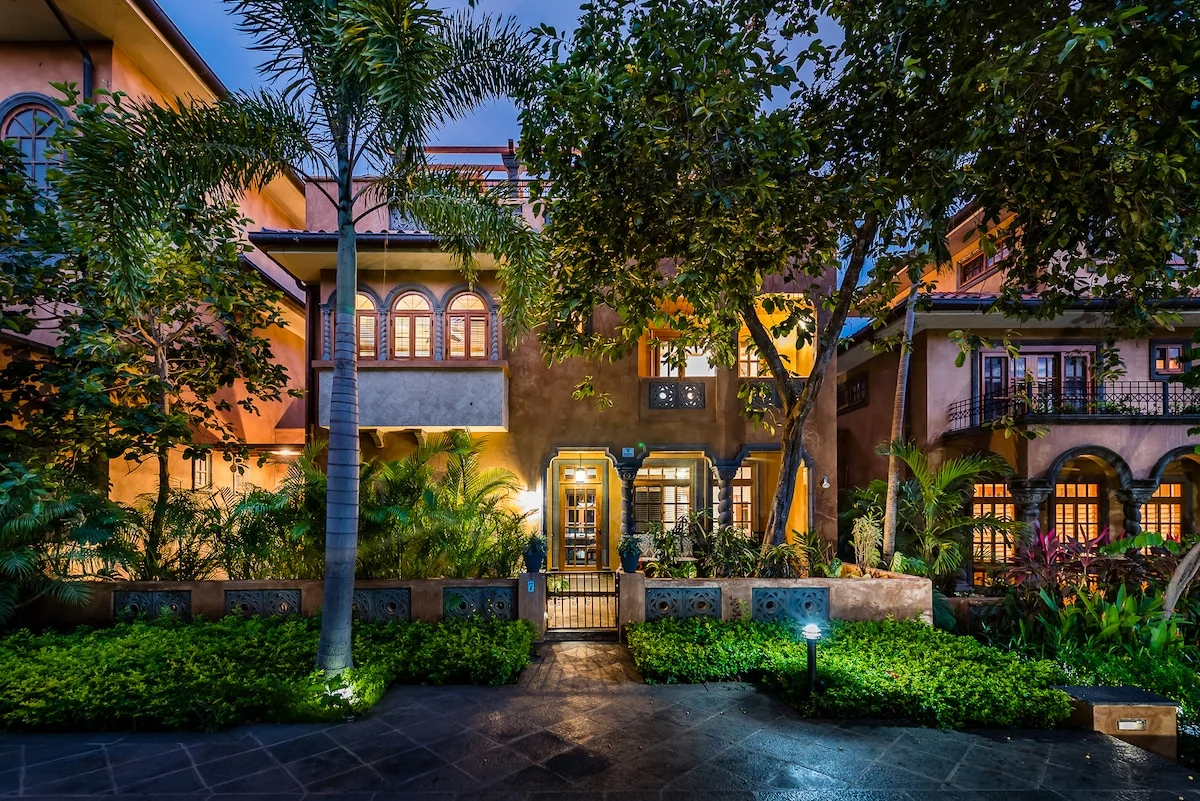 Luxury villa with private pool and roof top deck — 3 bedroom vacation rental in Playa Langosta