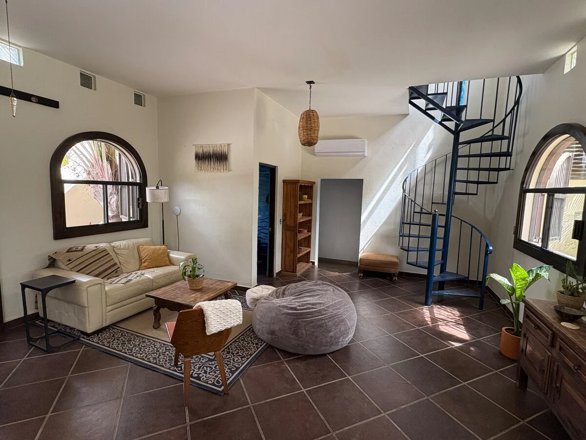 Spacious Villa in San P, sleeps 10, Balconies, AC — 4 bedroom vacation rental in El Pescadero