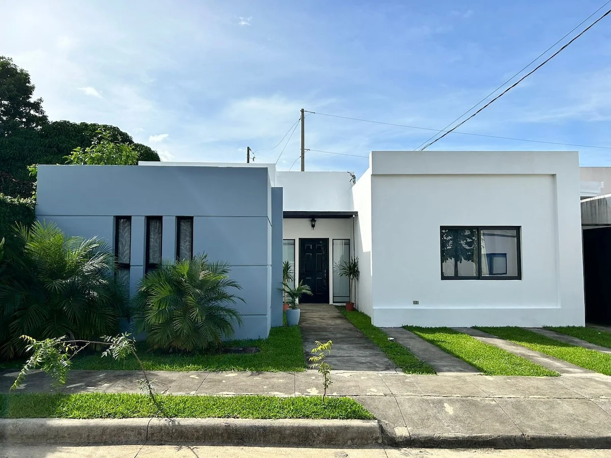 Modern and comfortable house in a condominium — 2 bedroom vacation rental in Managua