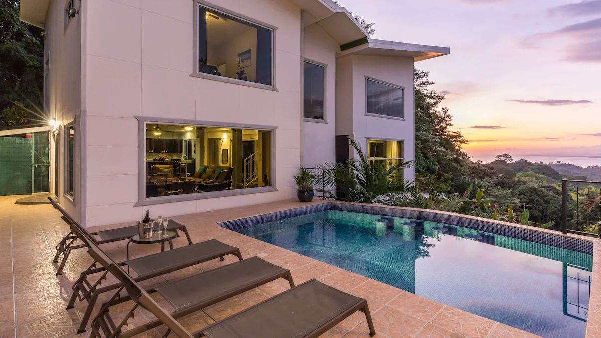 Hilltop 4 King Villa w/Ocean View, Pool, Game Room — 4 bedroom vacation rental in Manuel Antonio