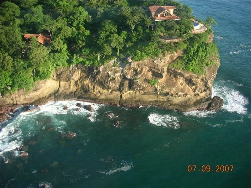 Ocean Cliff 5BR Nica Home Sleeps 15 - Villas for Rent in Tola, Rivas, Nicaragua