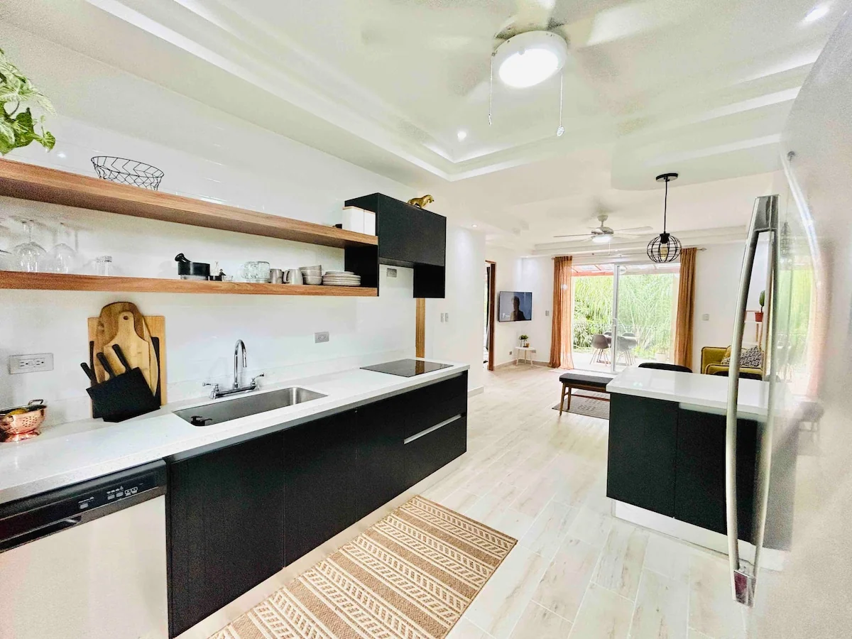 LUXURY 2 bd/2 ba, Pool | Fast Wifi | Chef's Kitchen! - Condominiums for Rent in Tamarindo, Provincia de Guanacaste, Costa Rica - Image 1