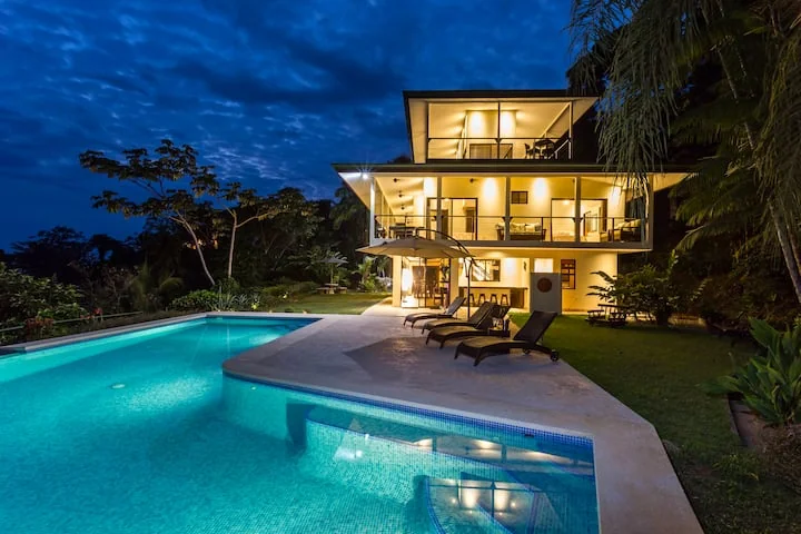 Home in Puntarenas Province - Image 1
